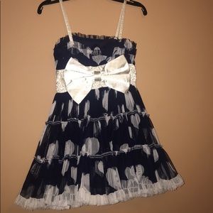 Polka dot dress. (Girls)